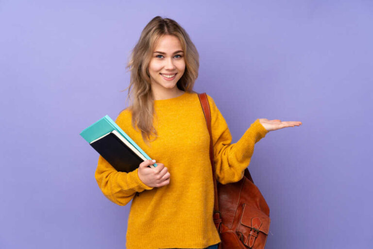 Studentka_z_książkami